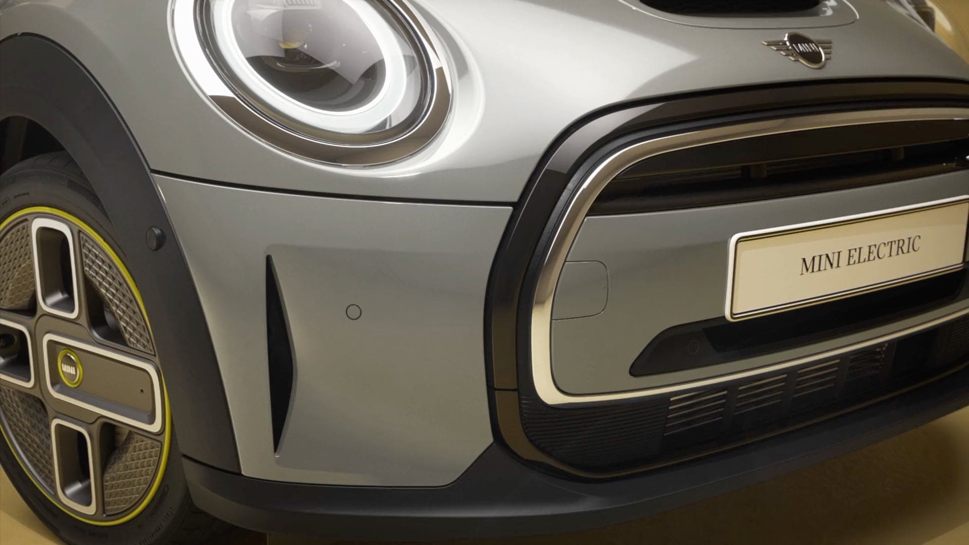 MINI Cooper SE, 3-vratni – popolnoma električni MINI – stranski pogled, srebrna