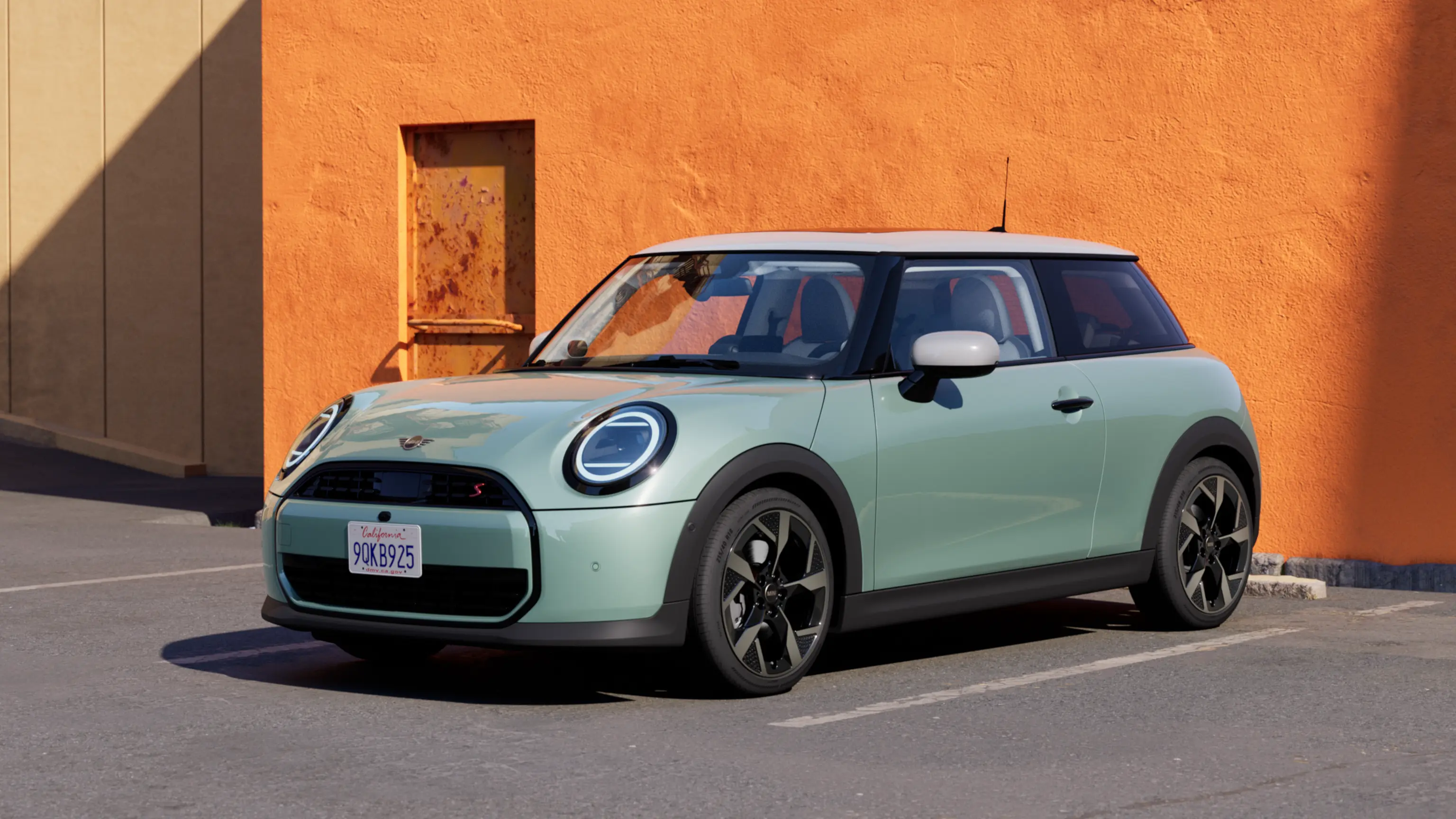 MINI Cooper 3-vratni – pogled od spredaj na industrijsko halo