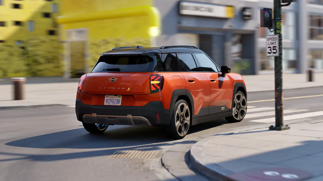 Popolnoma električni MINI Aceman – Driving Assistant