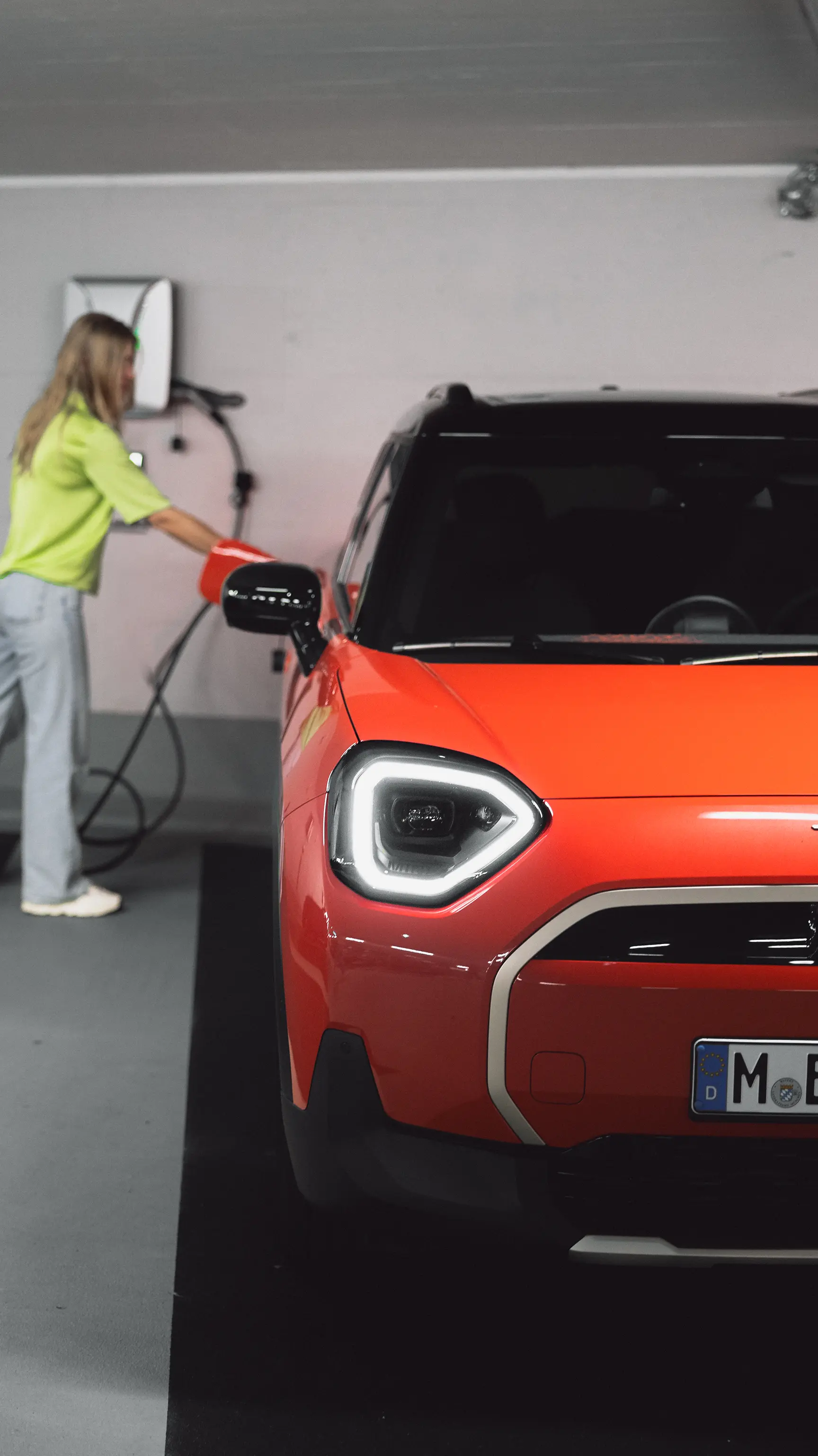 Popolnoma električni MINI Aceman – polnjenje