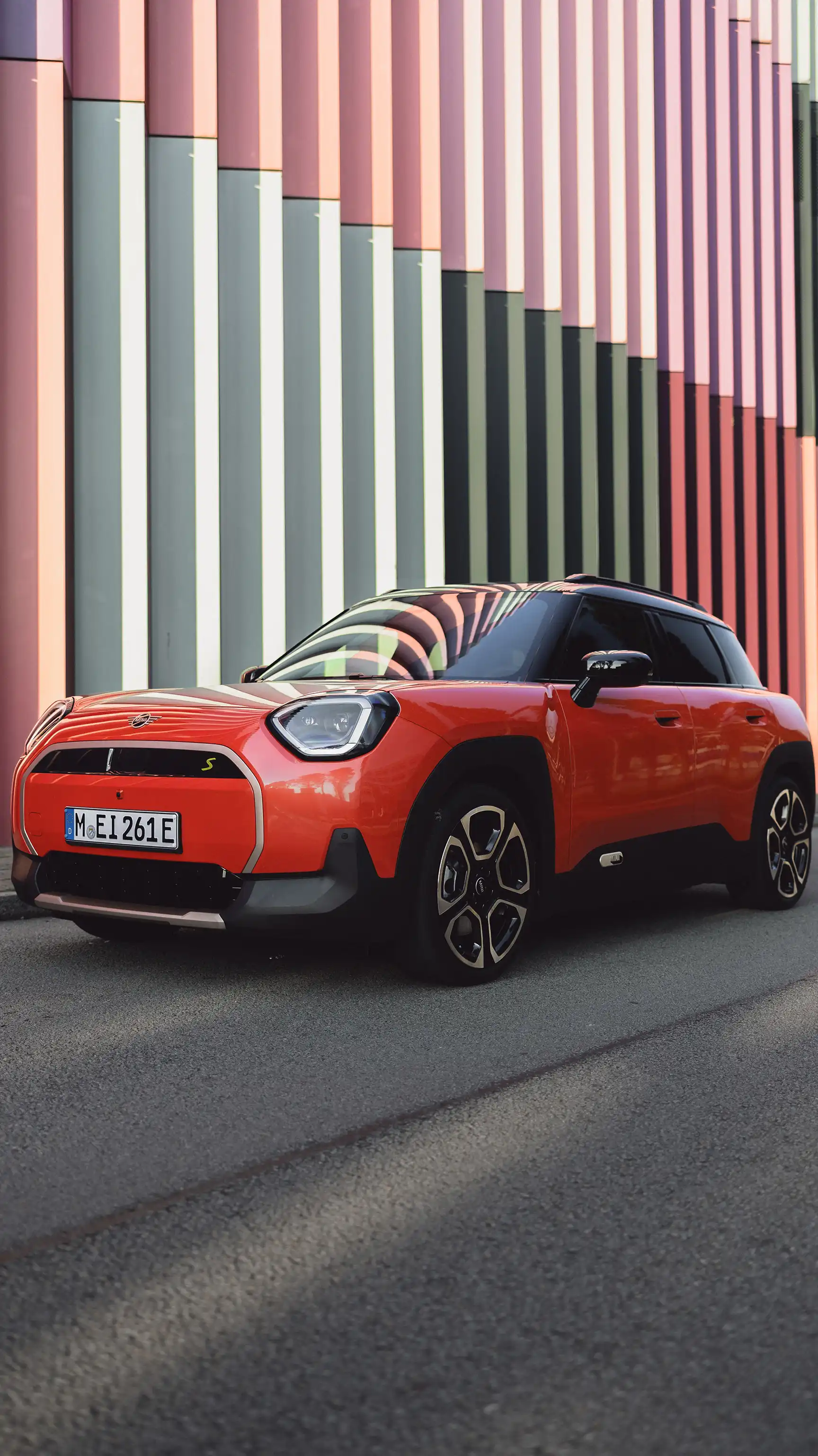 Popolnoma električni MINI Aceman – pogled od spredaj