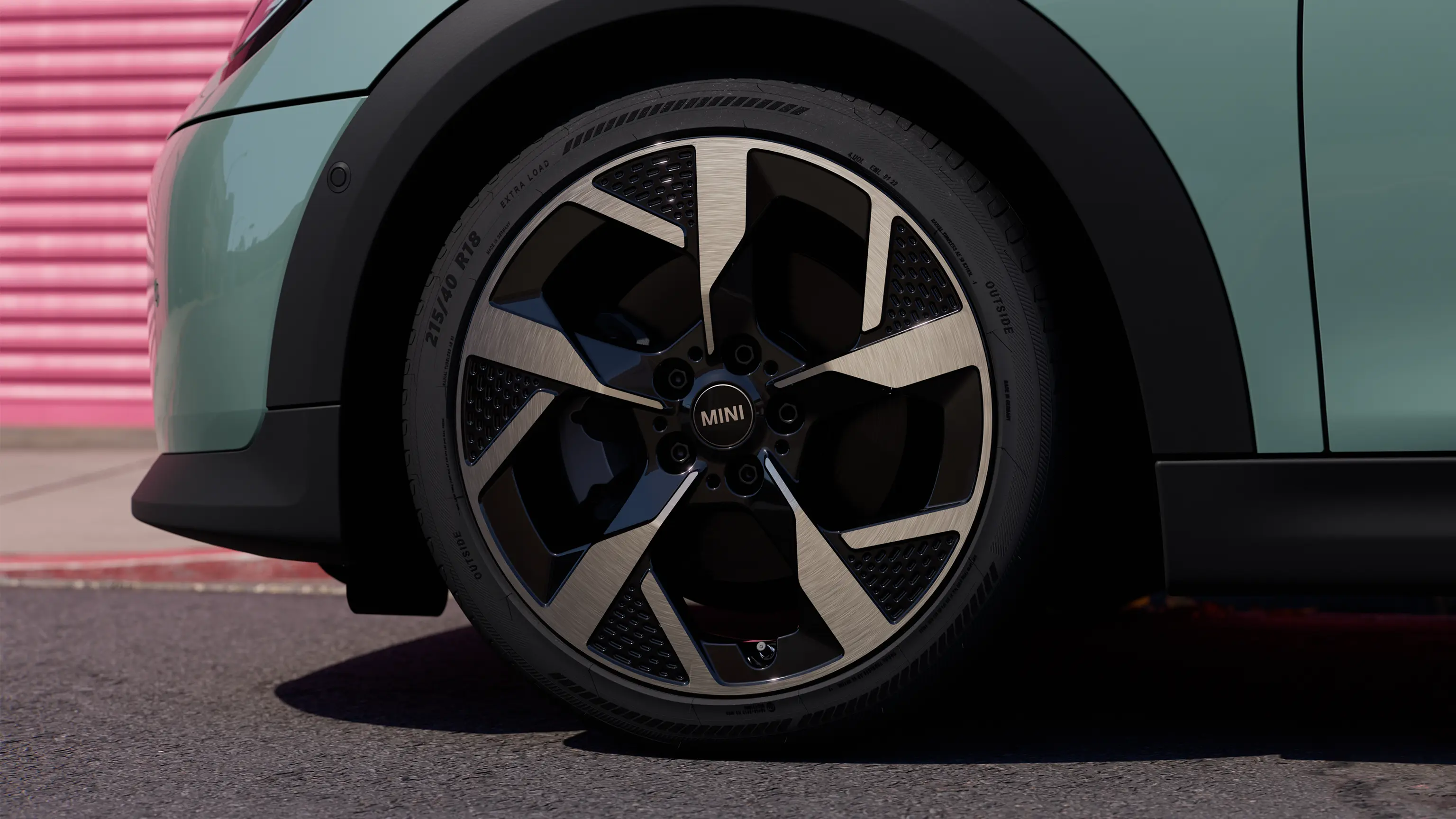 Video vrtečega se platišča Slide Spoke pri MINI Cooper