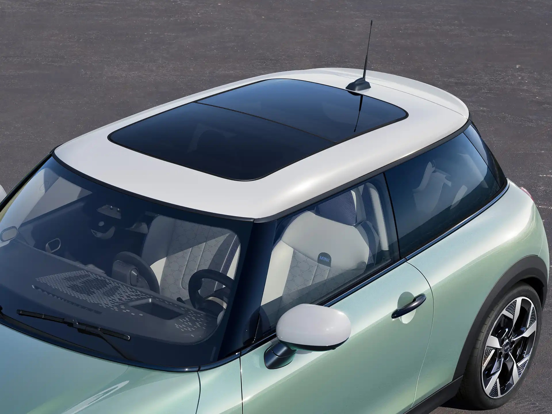 MINI Cooper 3-vratni – video o panoramski strehi