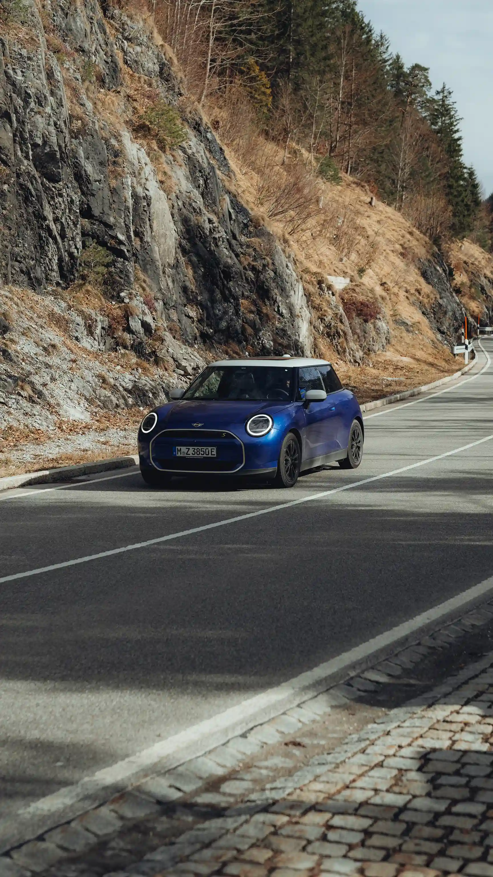 Popolnoma električni MINI Cooper – Driving Assistance