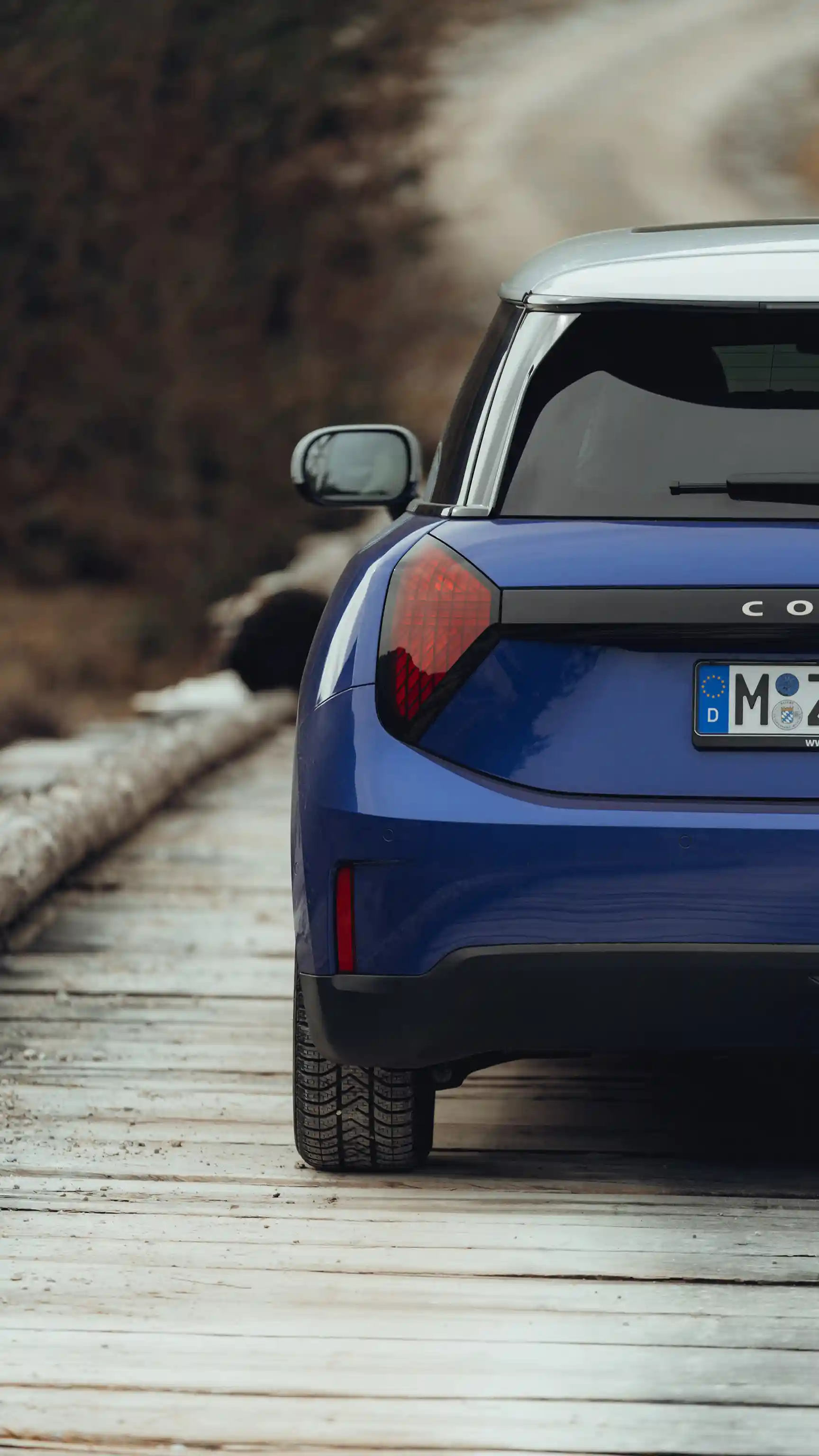 Popolnoma električni MINI Cooper – zadaj