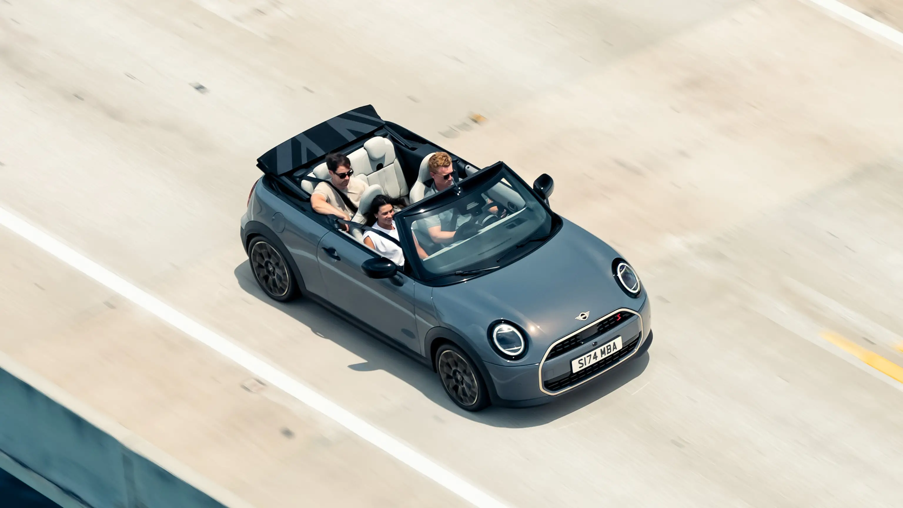 MINI Cooper Cabrio – pod milim nebom