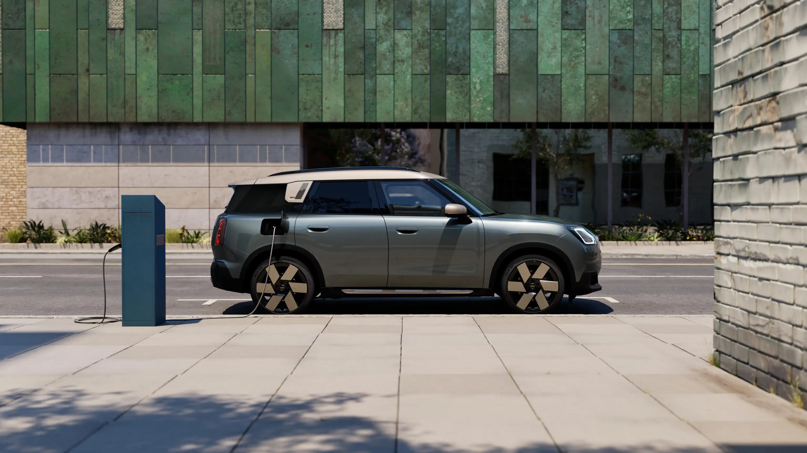 Popolnoma električni MINI Countryman – pogled s strani