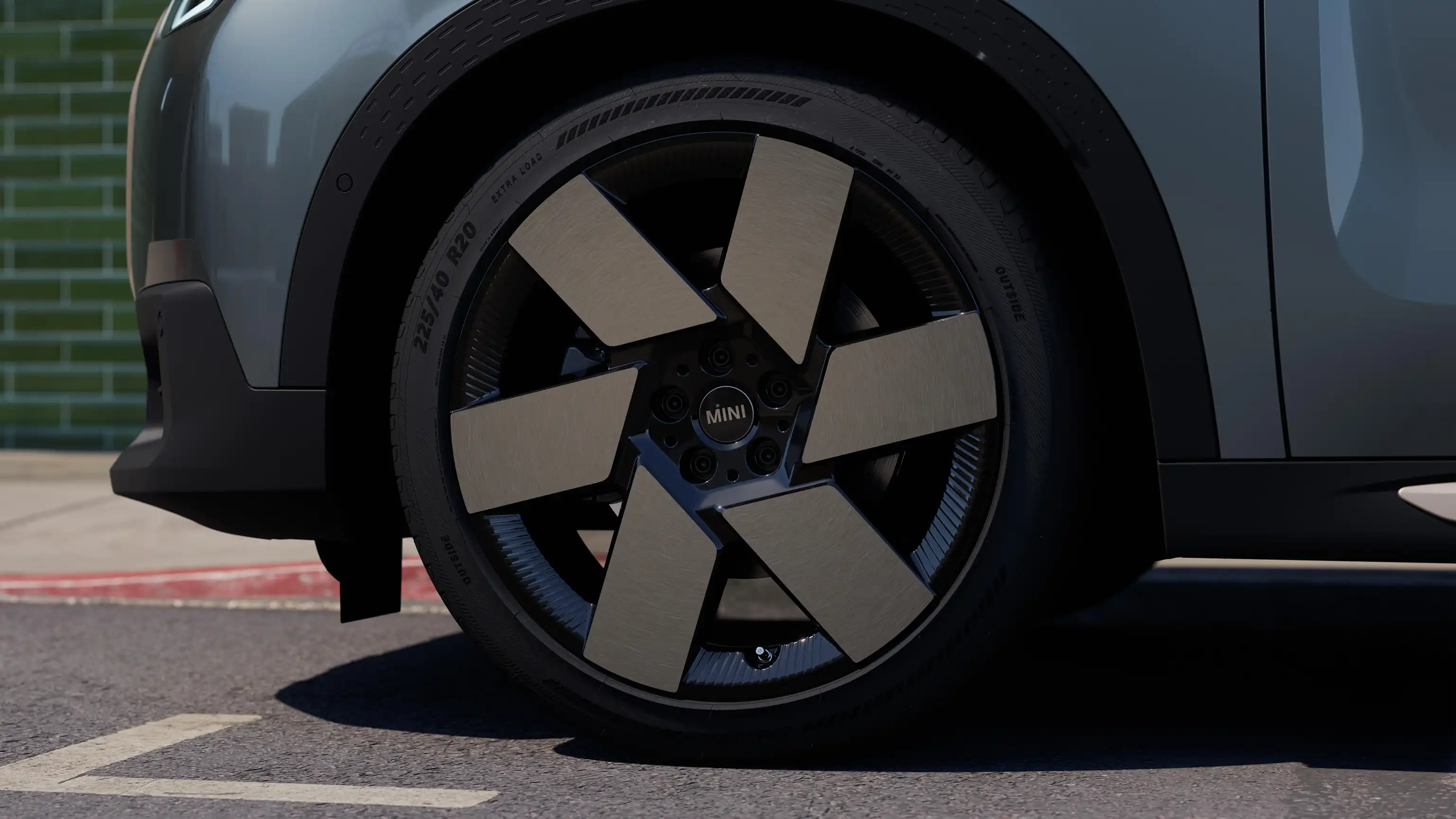 Popolnoma električni MINI Countryman – video o platiščih