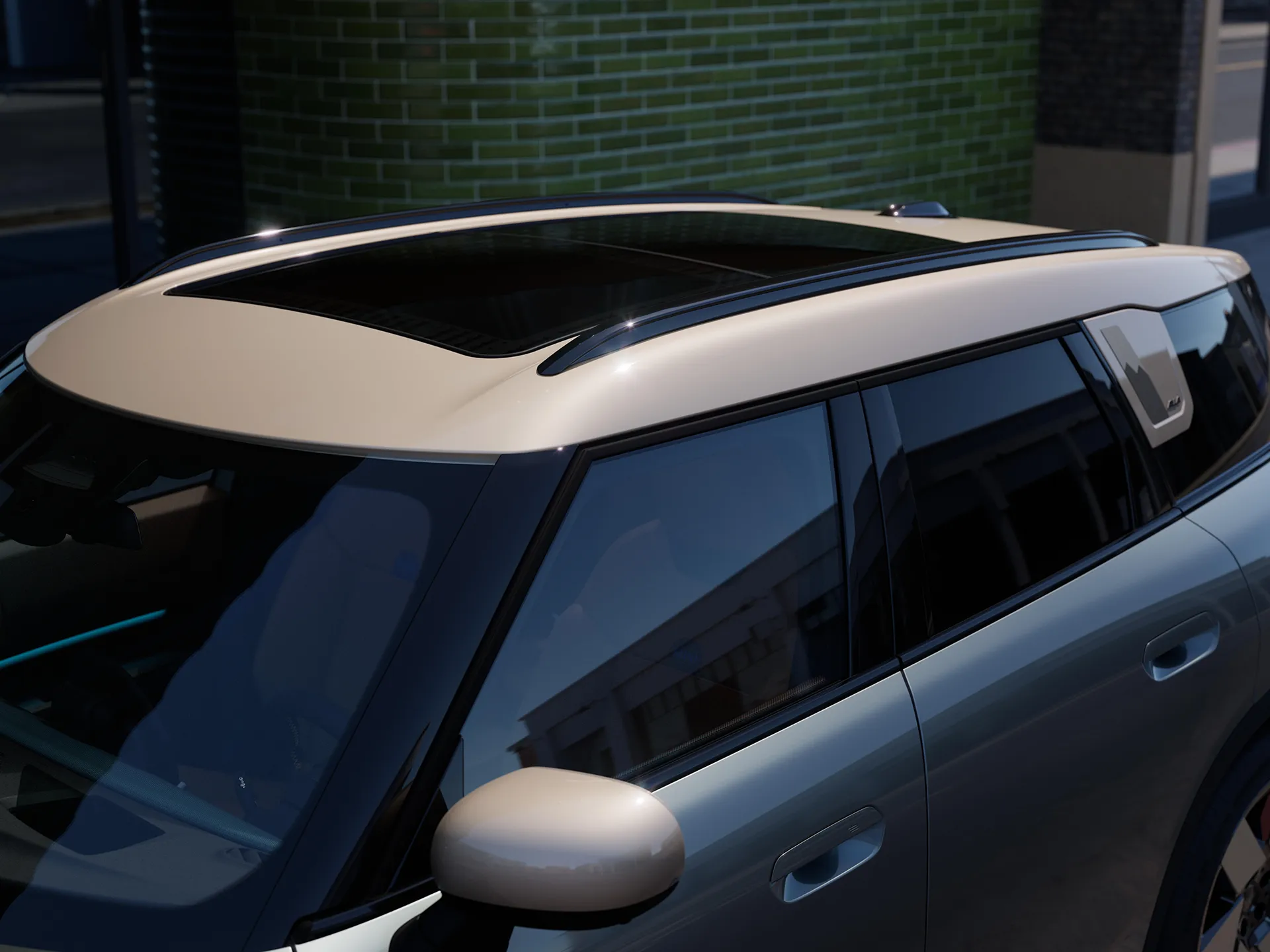Popolnoma električni MINI Countryman – panoramska steklena streha