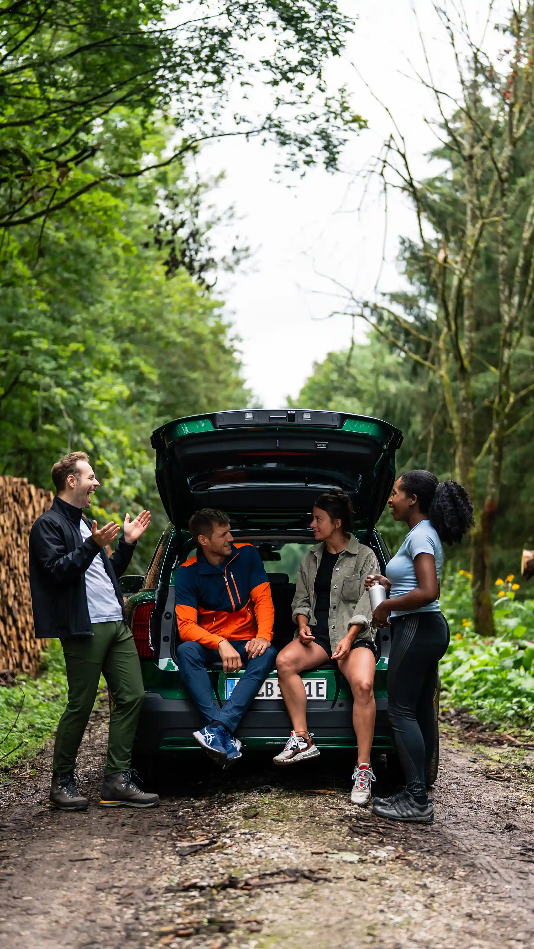 Popolnoma električni MINI Countryman – prijatelji