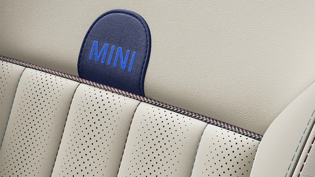 MINI Countryman – notranjost – belo oblazinjenje