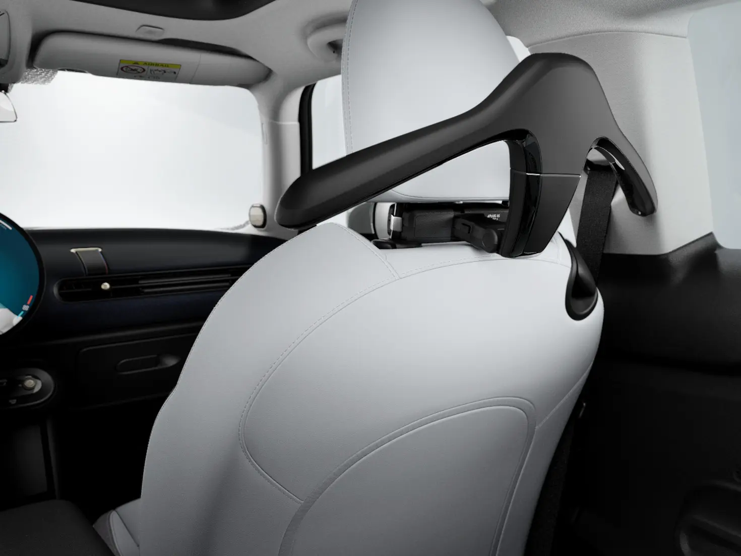 Obešalnik MINI v notranjosti kot del sistema MINI Travel & Comfort.