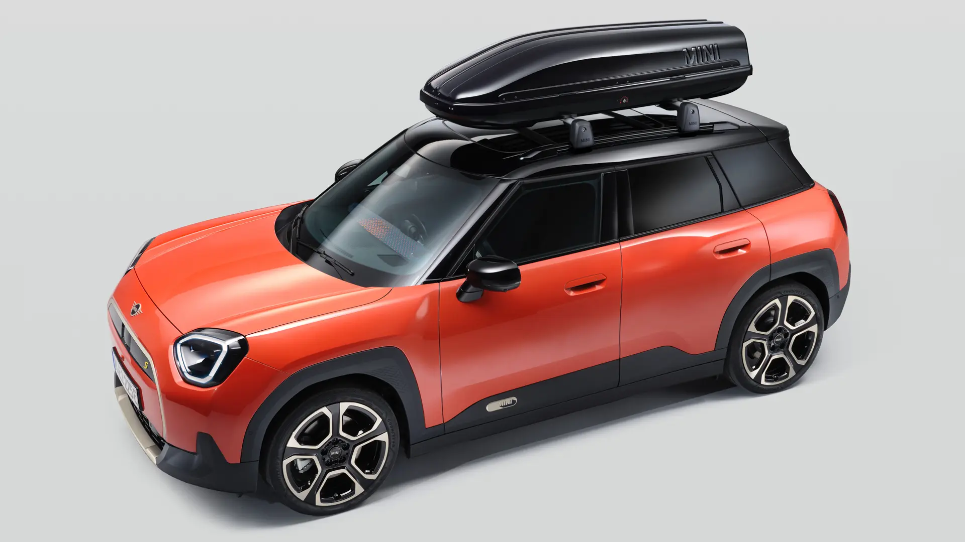 Dodatna oprema MINI – črn strešni kovček 320 na MINI Aceman