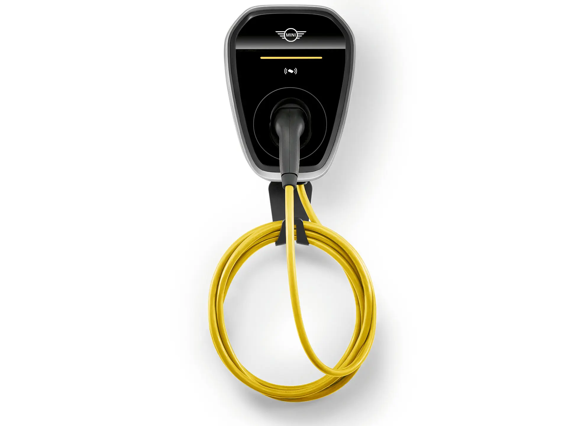 MINI Wallbox Plus za polnjenje doma z zmogljivostjo do 22 kW, nameščen na steno.