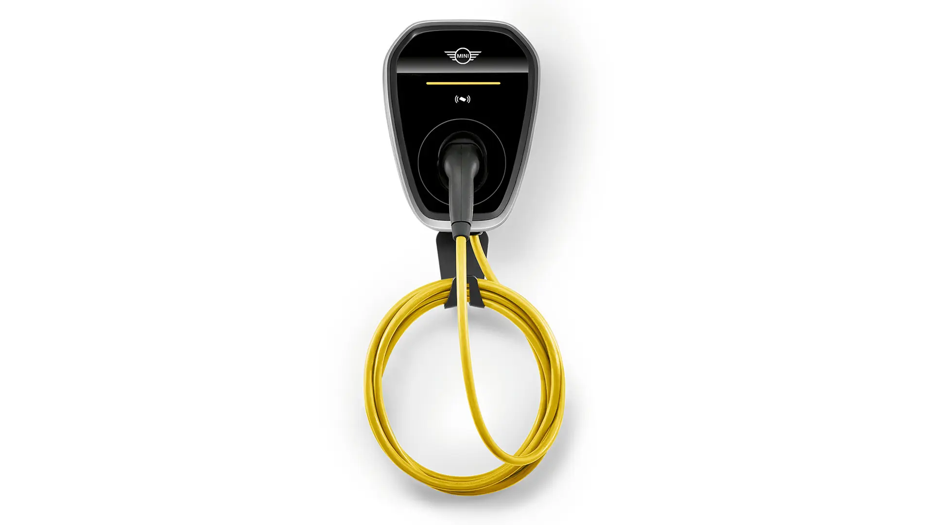 MINI Wallbox Plus za polnjenje doma z zmogljivostjo do 22 kW, nameščen na steno.