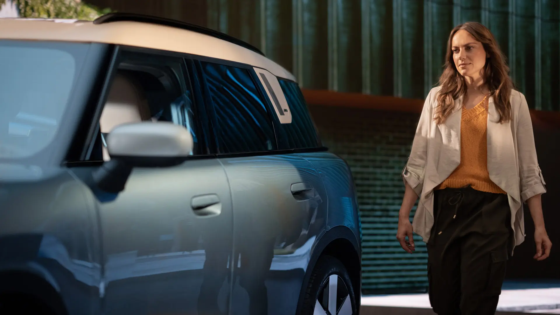 Stranka v centru MINI po posvetovanju s finančnim oddelkom MINI. 