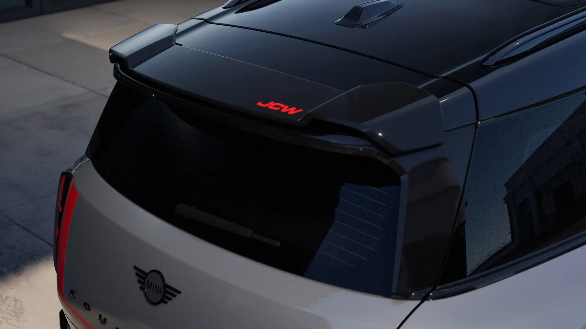 Nastavek za strešni spojler MINI John Cooper Works z barvnim poudarkom John Cooper Works Chili Red.