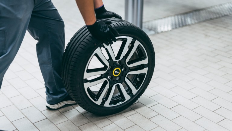Dodatna oprema MINI – servisne storitve – premontaža pnevmatik