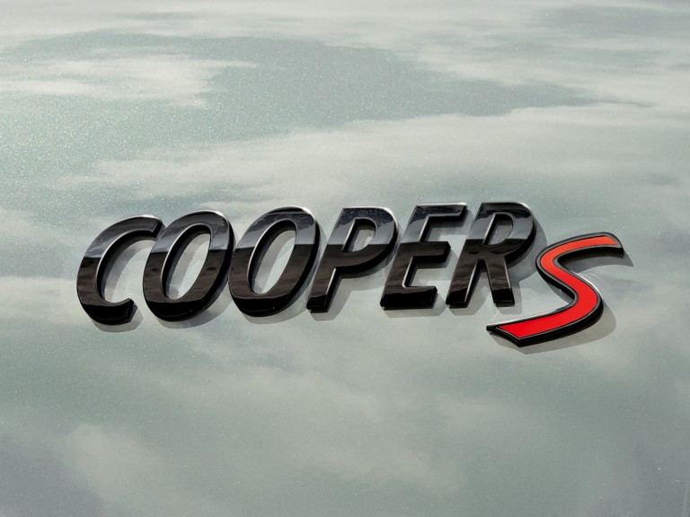 DODATNA OPREMA MINI – OZNAKA COOPER S – ČRNA