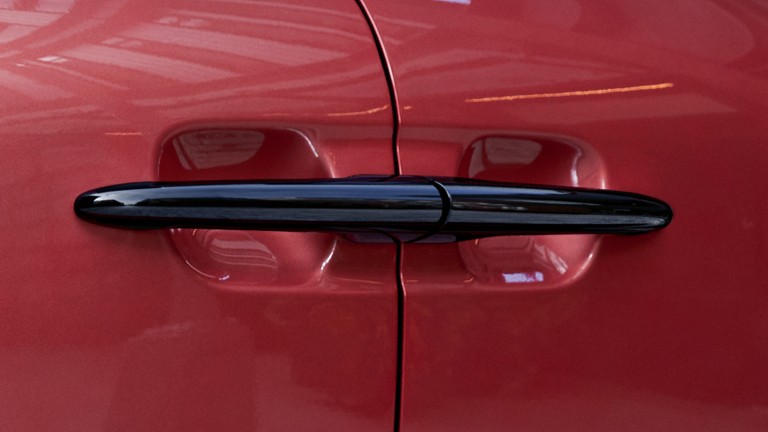 DODATNA OPREMA MINI – KLJUKE NA VRATIH SPLIT DOOR – PIANO BLACK