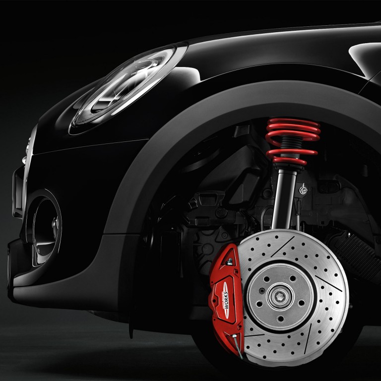 MINI – športno podvozje – kot dirkalna steza za motošport