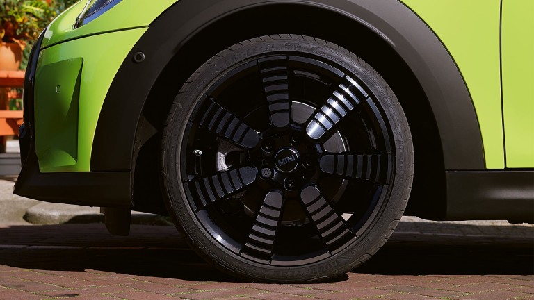 MINI – označevanje pnevmatik – platišče pri MINI Cabrio