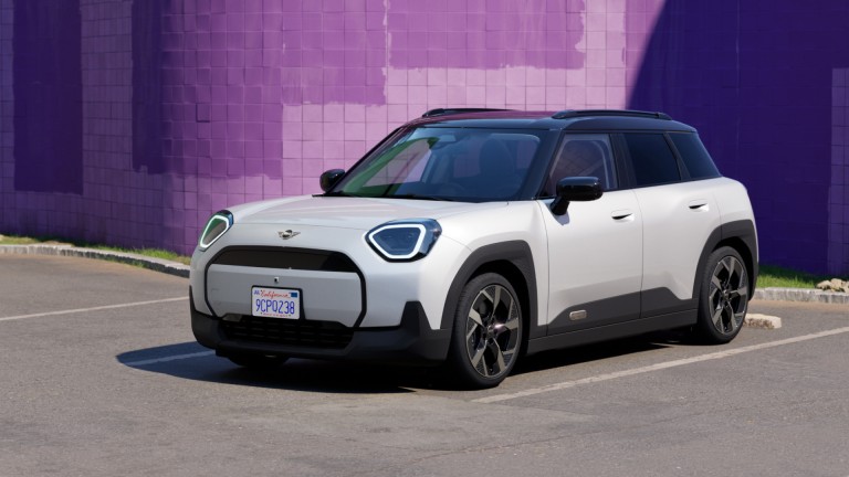 Popolnoma električni MINI Aceman