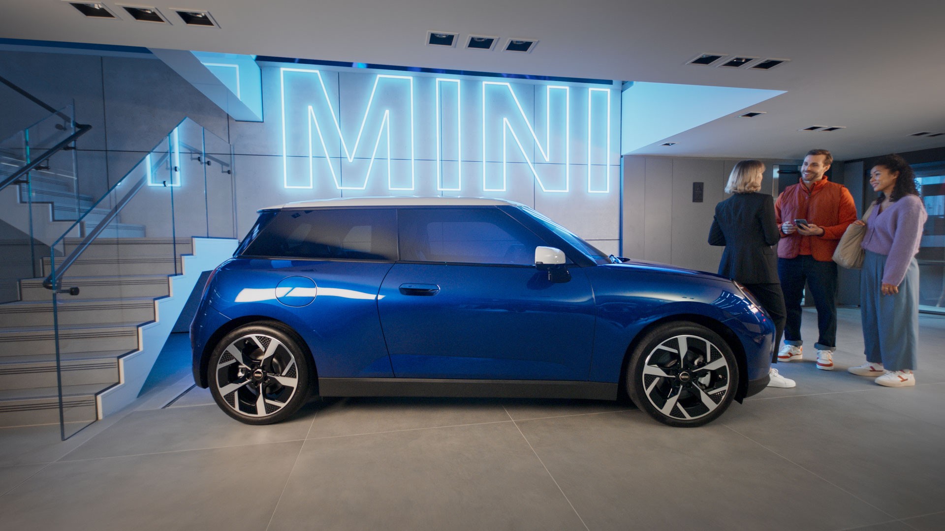 Mini Razglasi NAJVEČJA ZABAVA PRI NAKUPU VAŠEGA MINI. | MINI. si