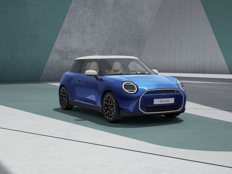 Popolnoma električni MINI – mozaik – prilagajanje