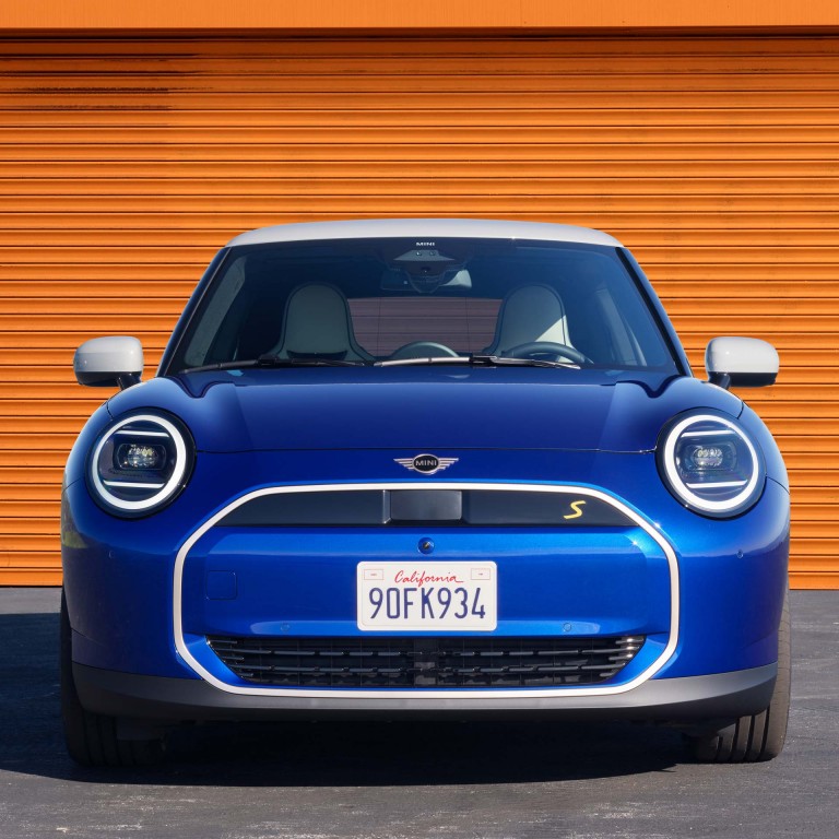 Popolnoma električni MINI – mozaik – zunanjost