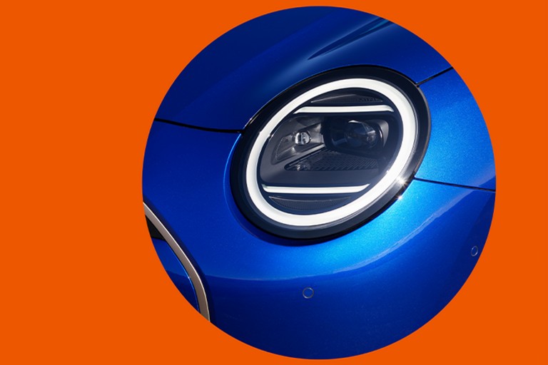 Popolnoma električni MINI – zunanjost – LED-žarometi