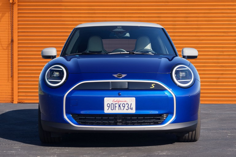 Popolnoma električni MINI – zunanjost – poudarki
