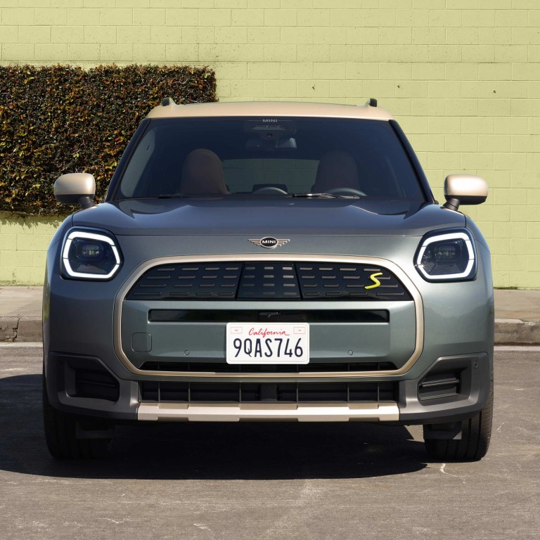 Popolnoma električni MINI Countryman – mozaik – zunanjost