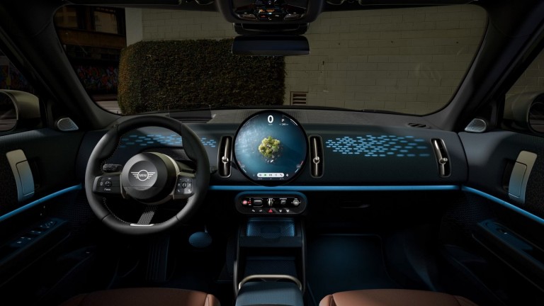Popolnoma električni MINI Countryman – digitalna izkušnja – prilagajanje