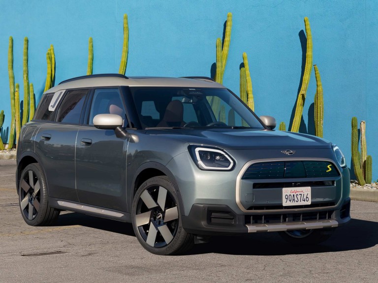 Popolnoma električni MINI Countryman – digitalna izkušnja – nadgradnje connected