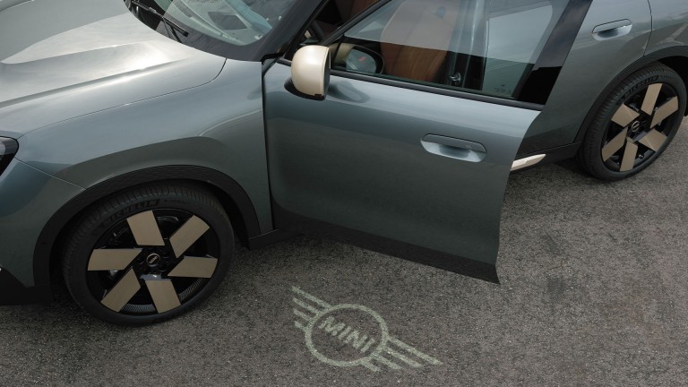 Popolnoma električni MINI Countryman – digitalna izkušnja – digital key plus