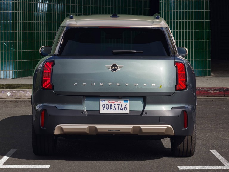 Popolnoma električni MINI Countryman – zunanjost – streha