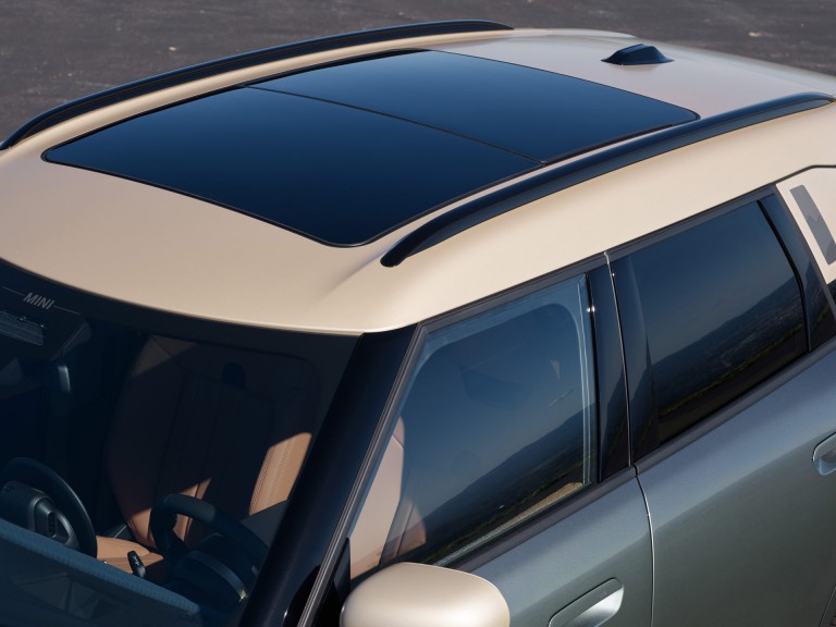 Popolnoma električni MINI Countryman – zunanjost – sončna streha