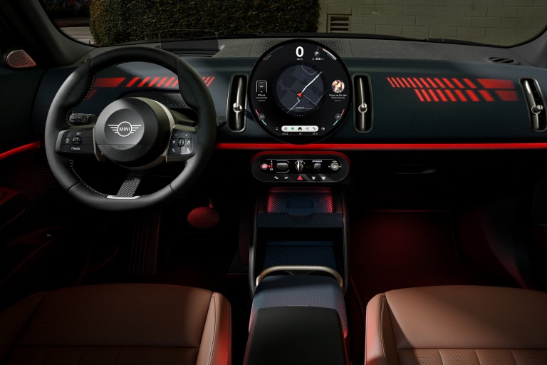Popolnoma električni MINI Countryman – notranjost – armaturna plošča