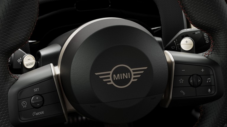 Popolnoma električni MINI Countryman – notranjost – volan