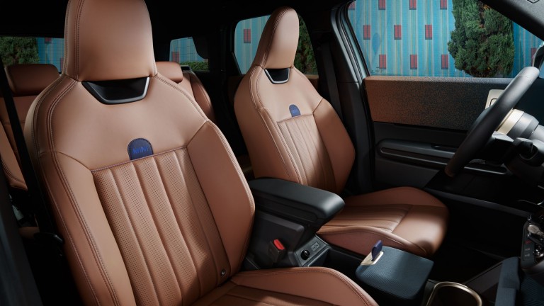 Popolnoma električni MINI Countryman – galerija notranjost – 01