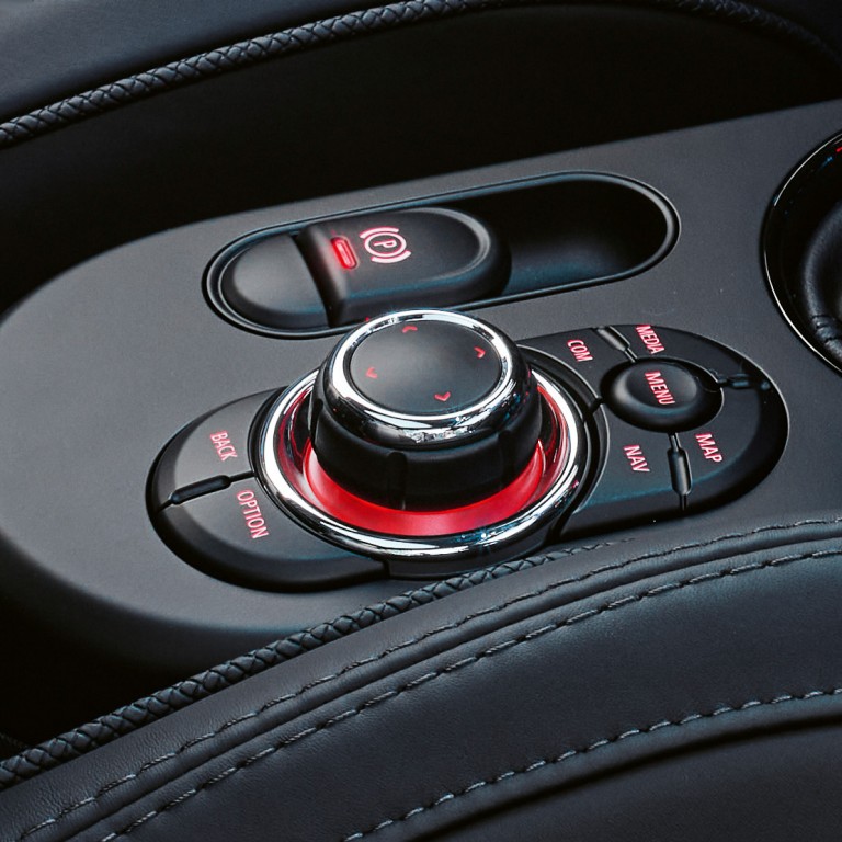 MINI Connected – upravljalnik