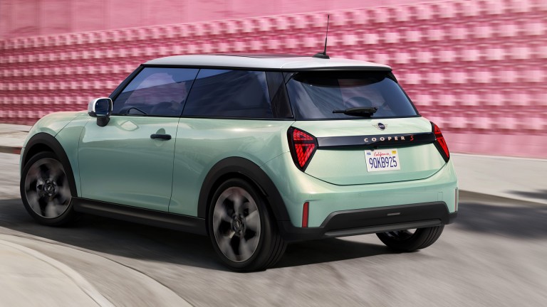 MINI Cooper 3-vratni – mozaik – doživetje vožnje