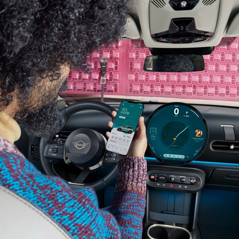 MINI Cooper 3-vratni – mozaik – digitalna izkušnja