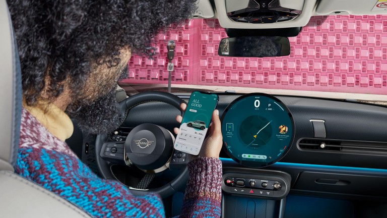 MINI Cooper 3-vratni – digitalna izkušnja – aplikacija mini