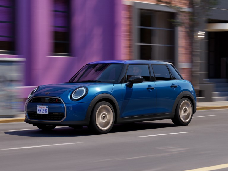 MINI Cooper 5-vratni – doživetje vožnje – spremljanje okolice
